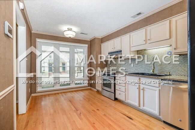 Building Photo - 225 Woodside Ave