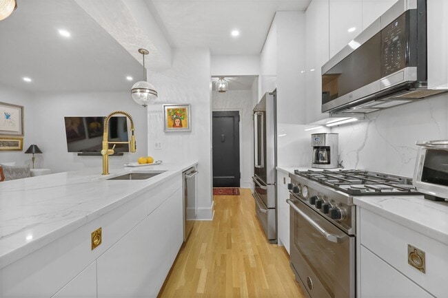 Building Photo - 47 Lafayette Pl