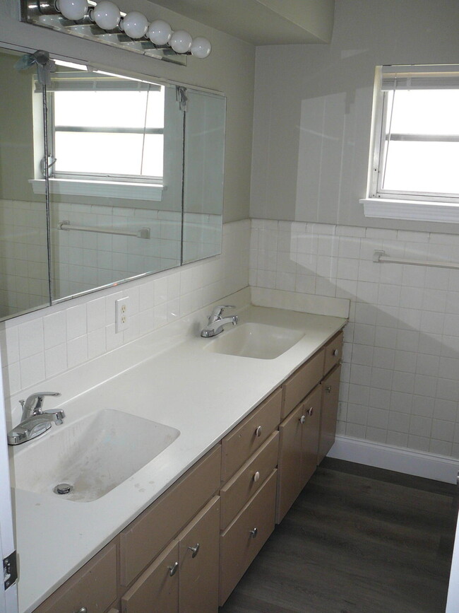 Building Photo - 1709 Coronado Ave