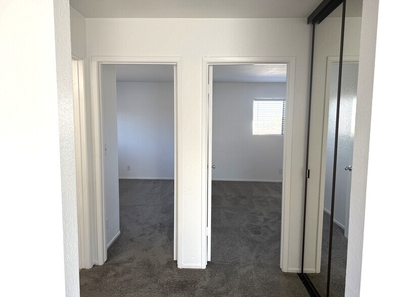 Building Photo - 10777 Walnut St