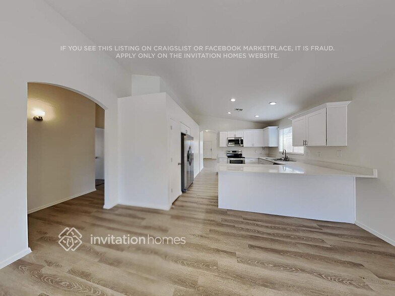 Building Photo - 11008 E Delta Ave