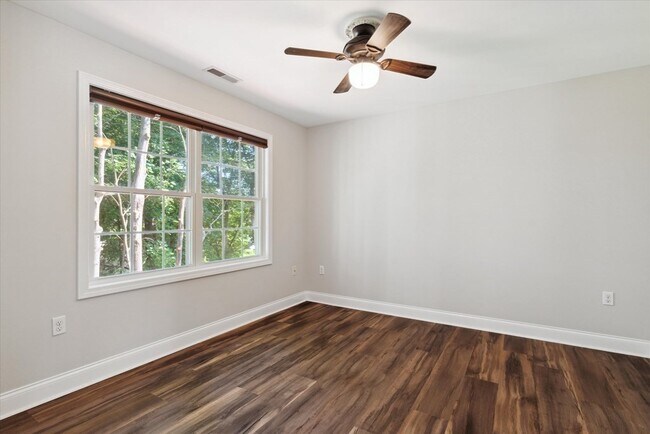 Building Photo - 19 Benjamin Ln