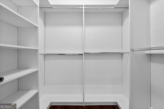 Building Photo - 530 Slane Trce