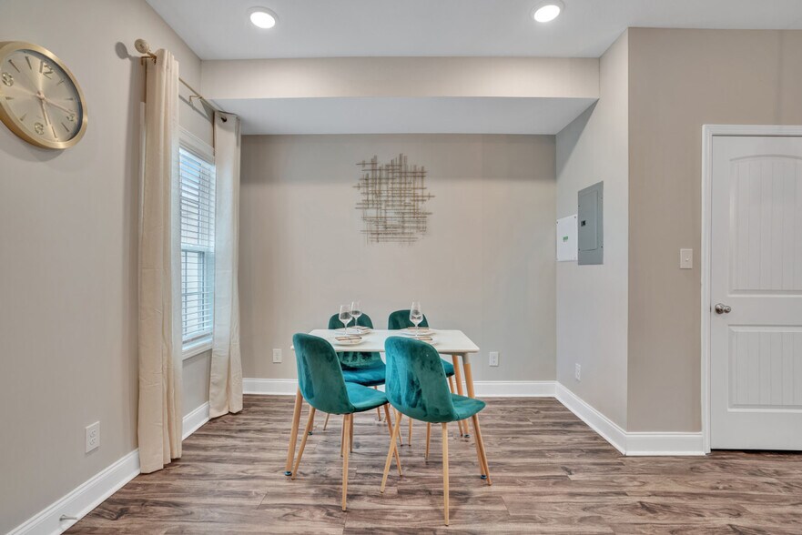 Building Photo - 541 New S Dr