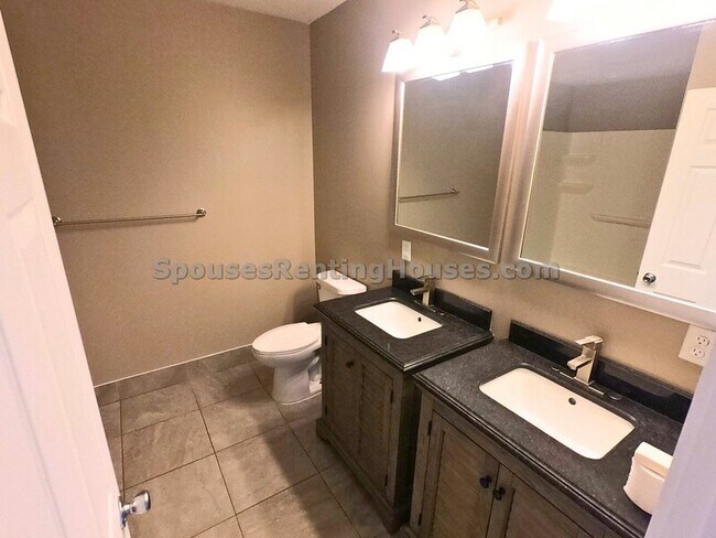 Building Photo - 1402-1404 Charles Street - 1404