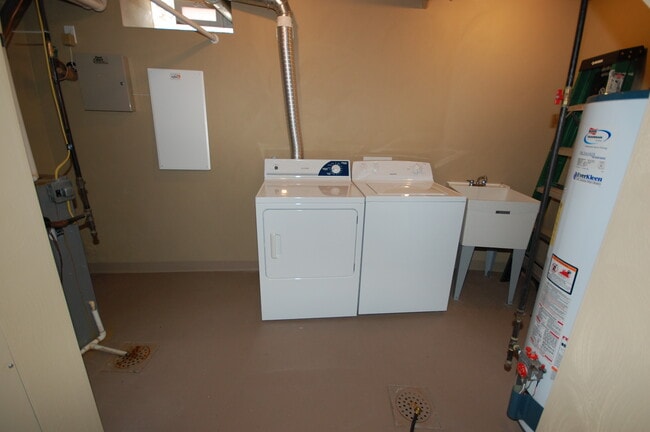 Washer/Dryer in Unit - 5832 Pierce St