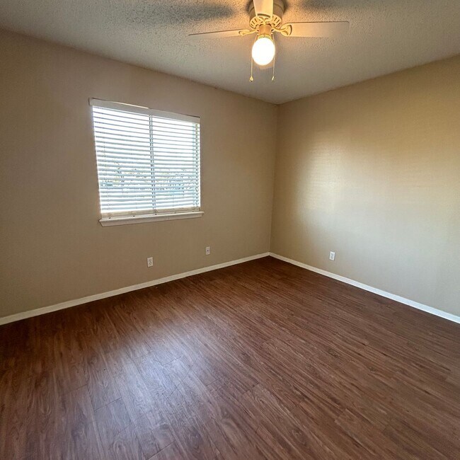 Building Photo - 7208 Creekside Dr