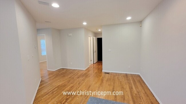 Building Photo - 9205 NE 128th Ln