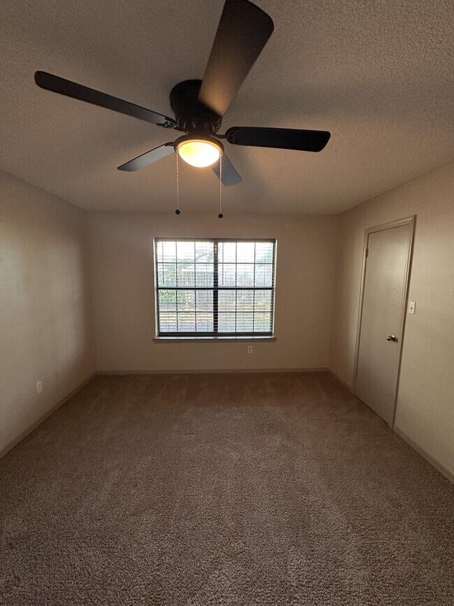 Building Photo - 2567 Weeping Willow Ln
