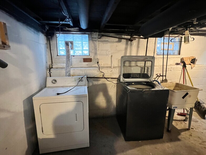 Building Photo - 18712 Brady