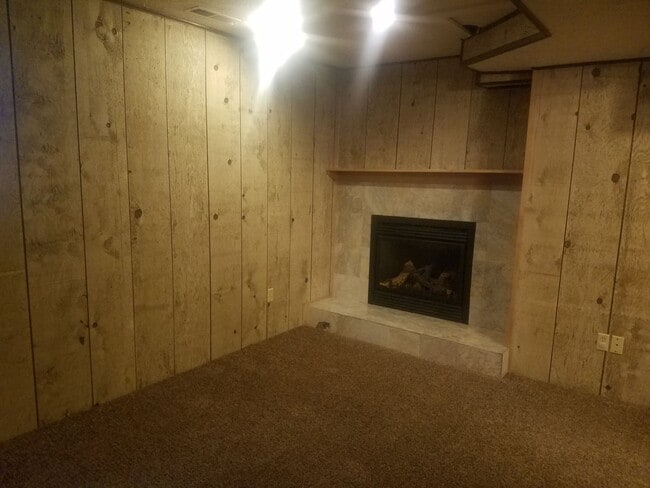 Building Photo - 3 Bed 2.5 bath townhome in Ammon right beh...