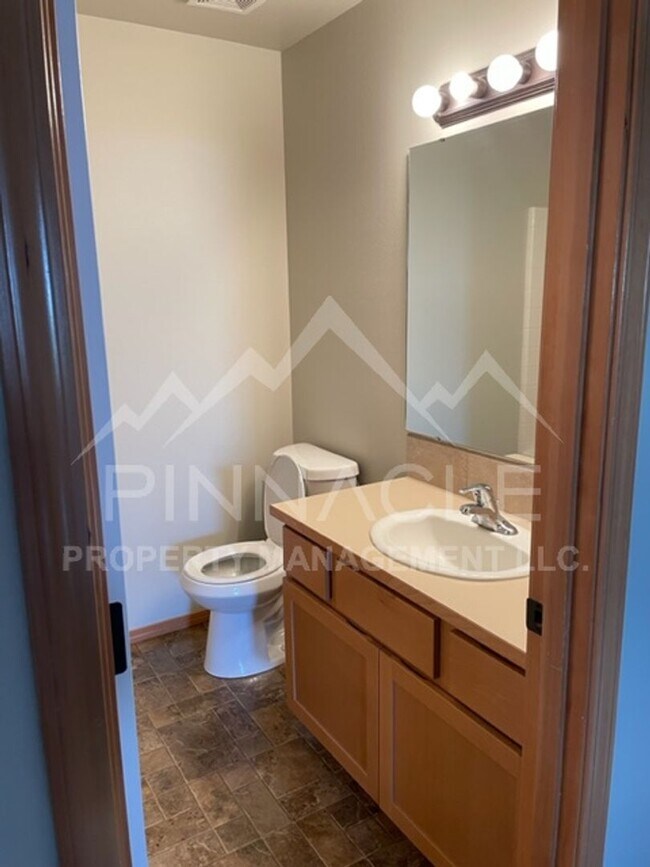 Building Photo - 1808 Clearview Dr