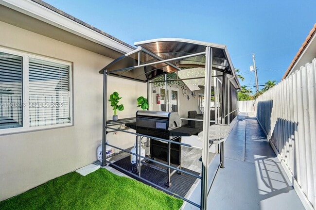 Building Photo - 825 Harrison St