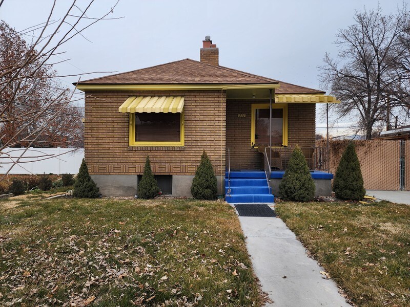 Building Photo - 211 Maple St