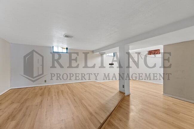 Building Photo - 1555 N Northeast Pkwy