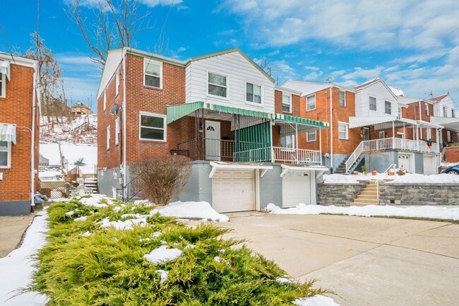 Building Photo - AVAILABLE MAY 1ST! UPDATED THROUGHOUT! 3-bedroom in Beechview!