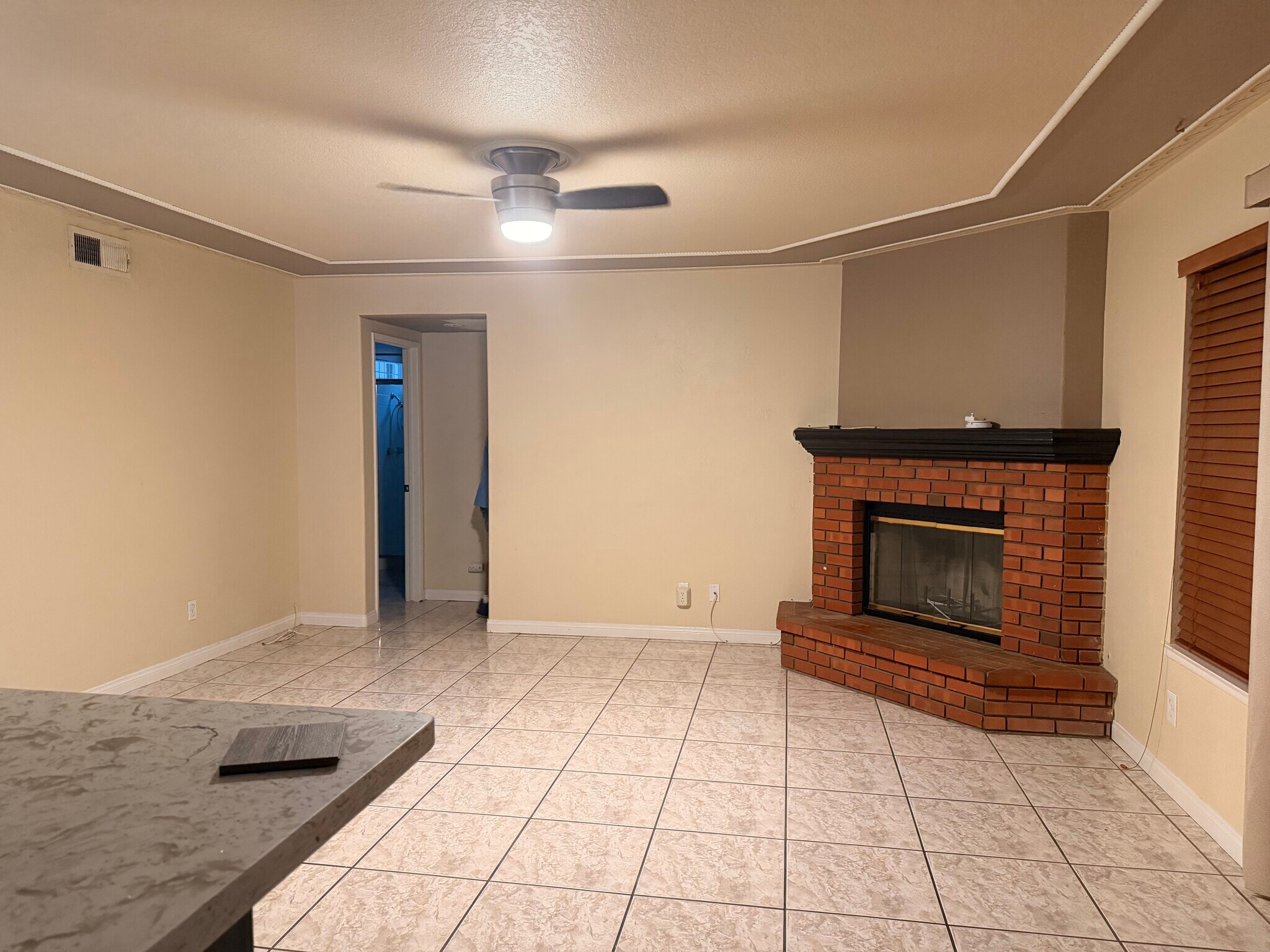 Building Photo - 15550 La Entrada Dr