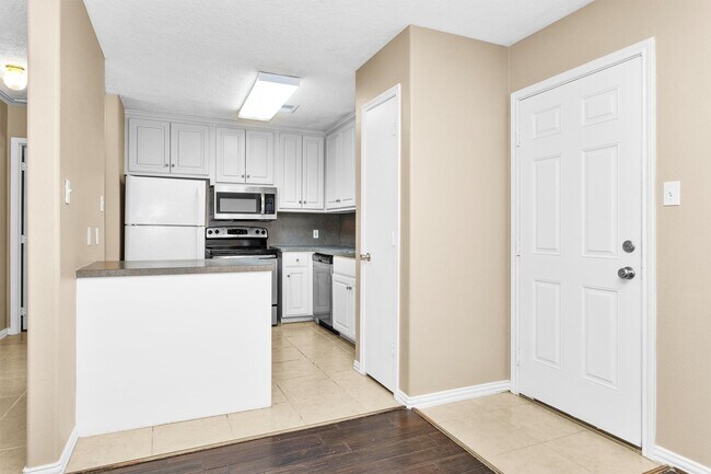 Building Photo - 16396 Many Trees Ln