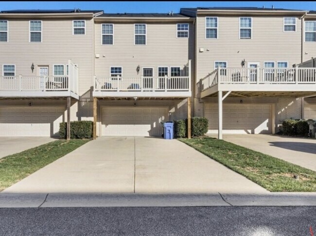 Building Photo - 109 Wheatfield Dr