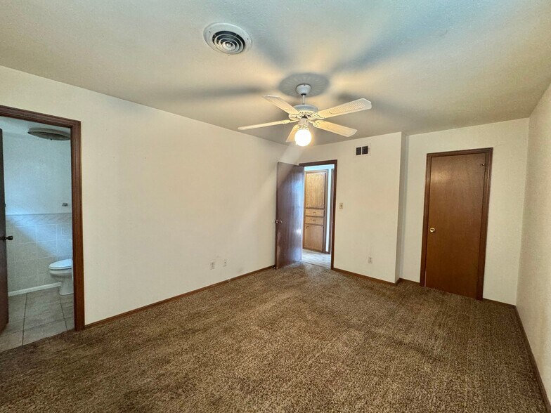 Building Photo - 1233 Straka Terrace