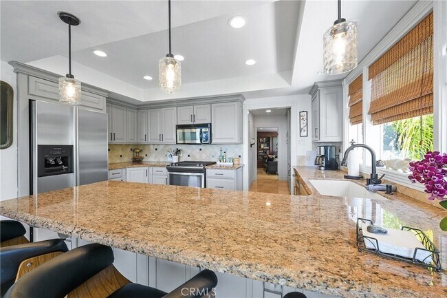 Building Photo - 875 Coast View Dr
