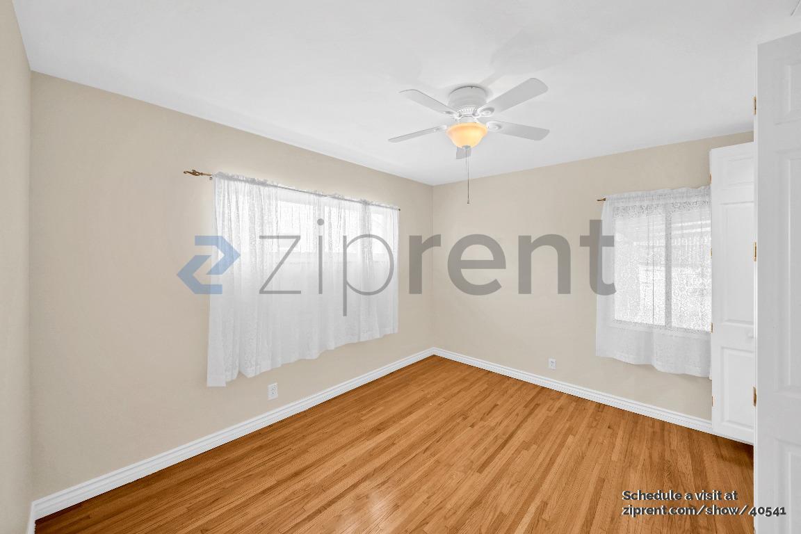 Building Photo - 10932 La Cima Dr