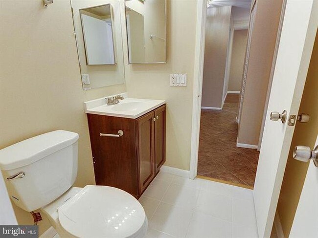Building Photo - 2621 Glengyle Dr
