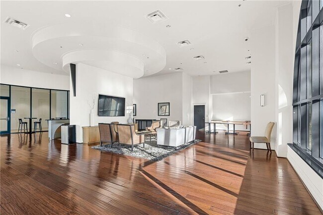 Building Photo - 3040 Peachtree Rd NW