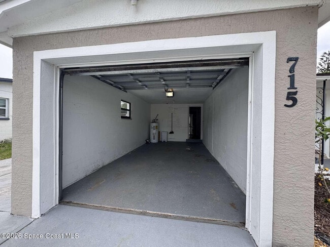 Building Photo - 715 Clarke Ave