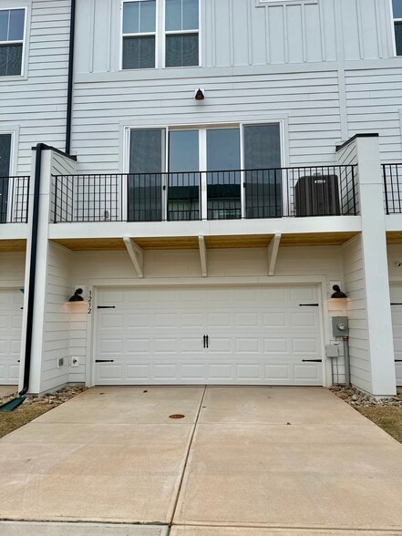 2 Car Garage Entrance - 3232 Drift St