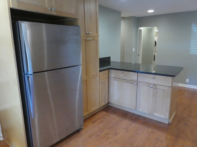 Building Photo - 1420 Dollar St