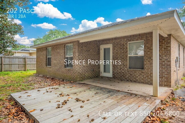 Building Photo - 202 Paschel Ave