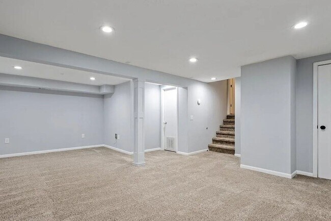 Building Photo - Exceptional Millard School District Home F...