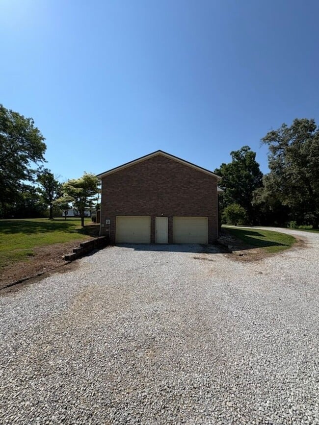 Building Photo - 1007 Lowery Loop Rd