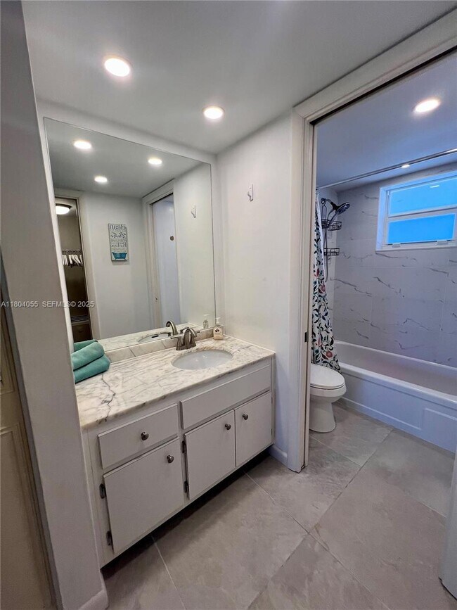 Building Photo - 1481 S Ocean Blvd