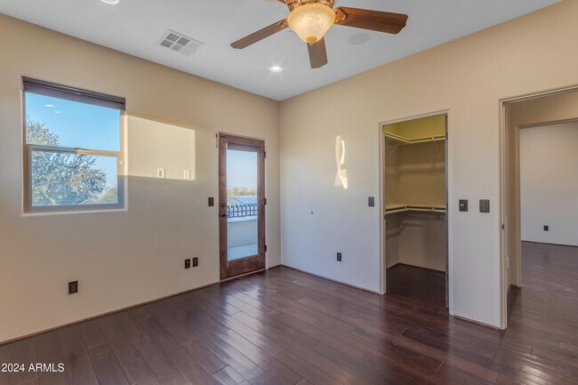 Building Photo - 2322 E Samantha Way
