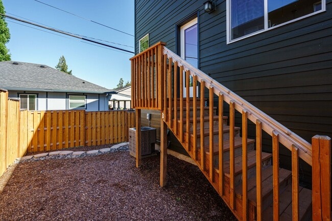 Building Photo - Move In Ready 3 Bedroom 2.5 Bathroom - Convenient Camas Location