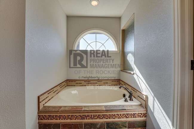 Building Photo - 5106 Saffron Ct