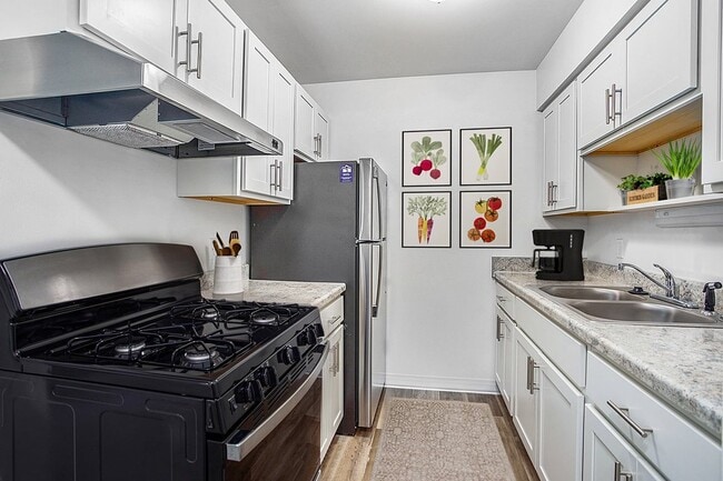 Building Photo - Wood Creek Apartments