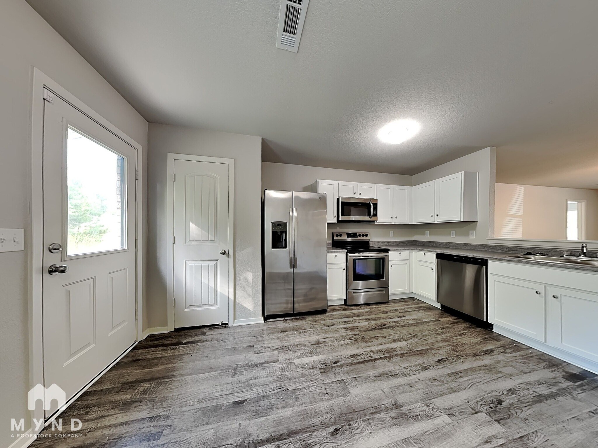 Building Photo - 9207 Pleasant Valley Dr