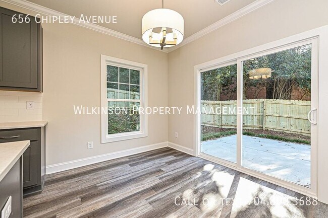 Building Photo - 3-Bedroom Townhouse with Proximity to Char...