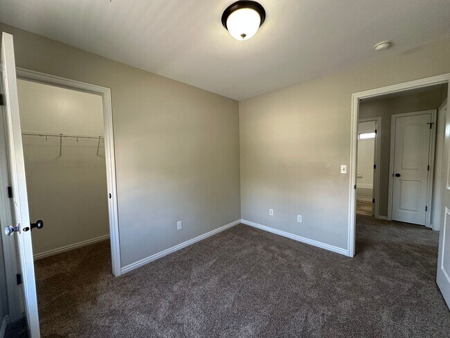 Building Photo - 3528 Newland Loop