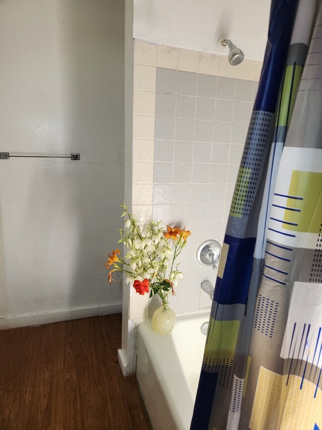 Building Photo - 1004 W Main St