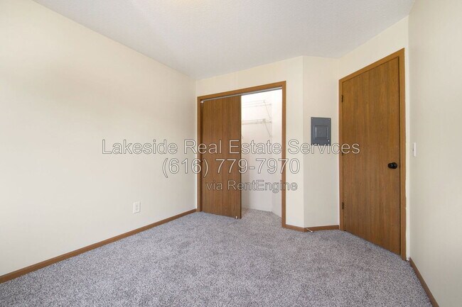 Building Photo - 2914 Earle Ave SW