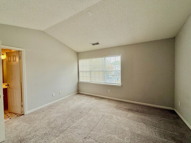 Building Photo - 5731 Cougar Ln