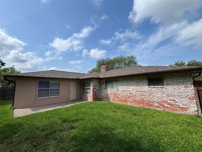 Building Photo - 16610 Forest Bend Ave