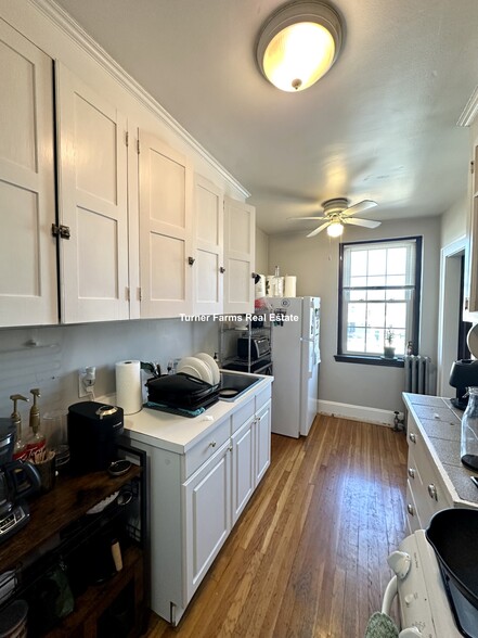 Building Photo - 108 College Ave