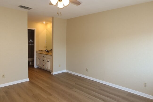Building Photo - Foster Lane Town Homes NM
