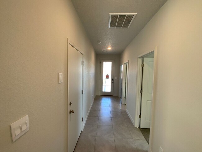Building Photo - 3 Bedroom Single Story New Build in Lomas Encantadas in Rio Rancho!