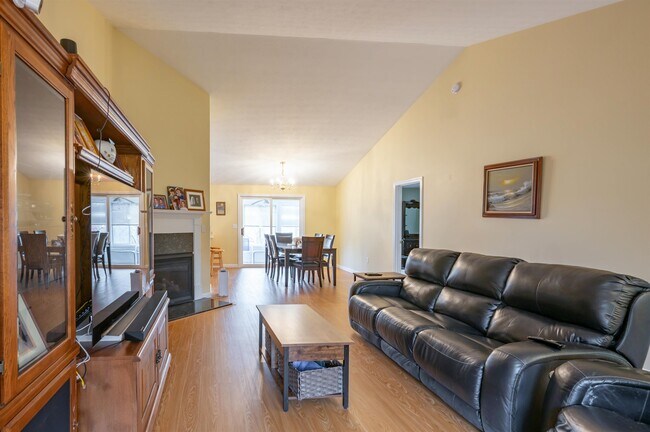 Building Photo - 4 Myopia Ln